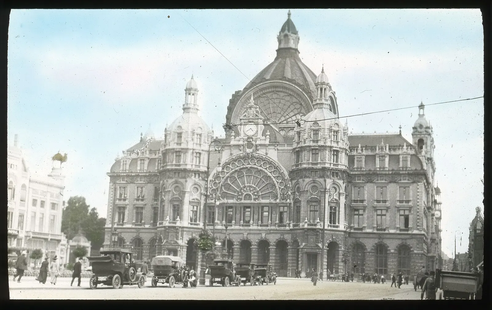 Antwerp Central Station: Antwerp Central rail station - DPLA - fe78f04d830c208942246839d12ceec6