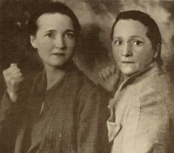 Nannie Washburn (right) and her sister in 1934 after the Exposition Cotton Mill Strike