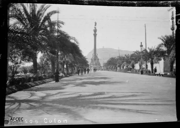 Columbus Monument seen from Passeig de Colom