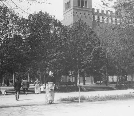 Parc de la Ciutadella with Domènech i Montaner's Café-Restaurant