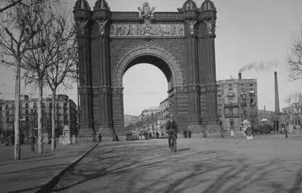 Arc de Triomf with a cyclist