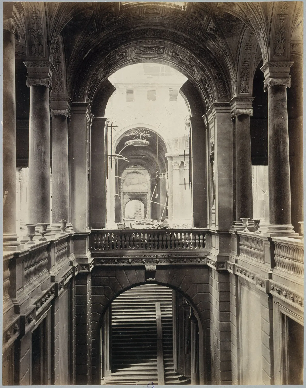 Paris, Hôtel de Ville, 1871: Ruines de la Commune de Paris, 1871. L'escalier d'honneur, Hôtel de Ville, 4ème arrondissement, Paris. PH4389
