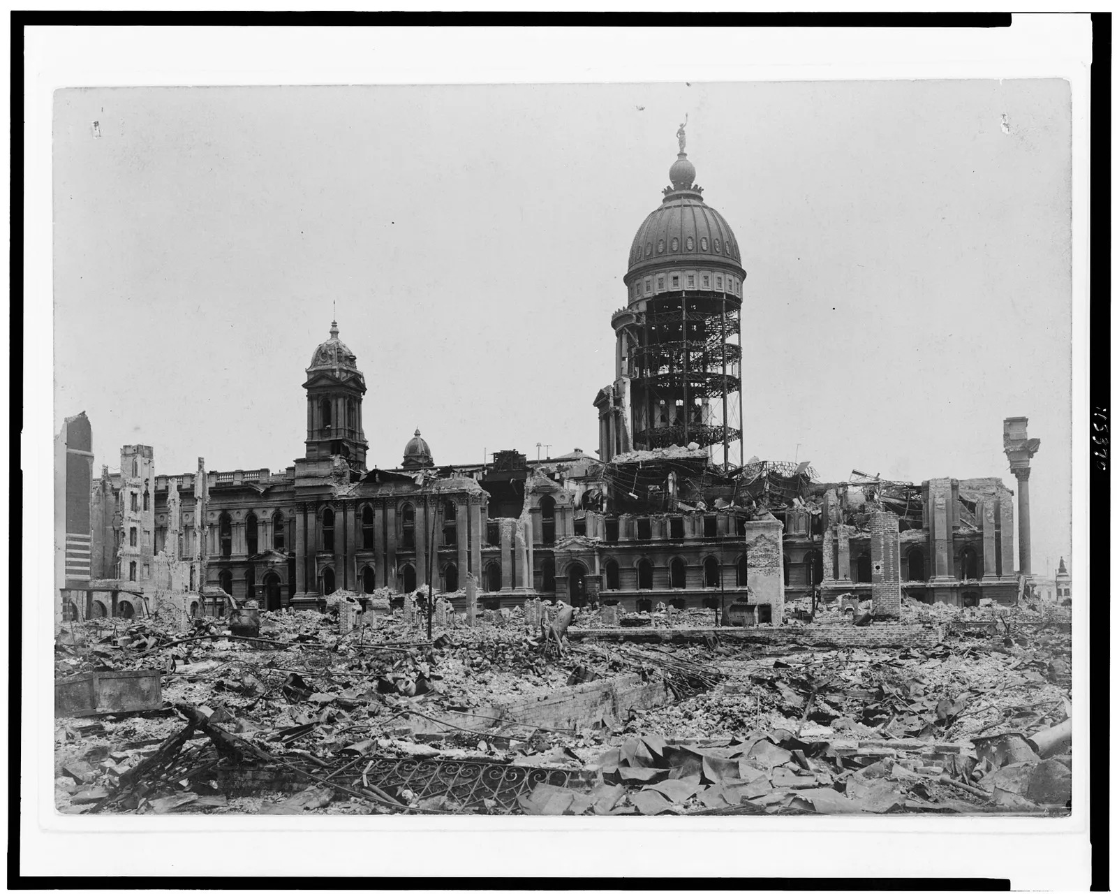 San Francisco City Hall, 1906: Ruins of earthquake-damaged San Francisco City Hall LCCN95504346