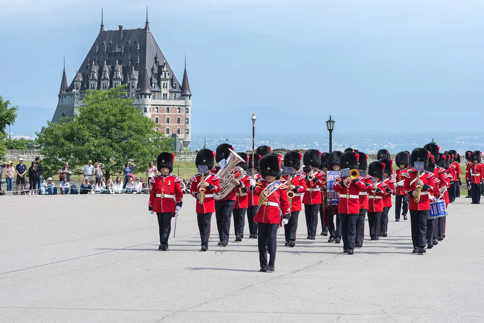 Château Frontenac: Band of the Royal 22e Regiment on the parade square of the Citadelle of Quebec