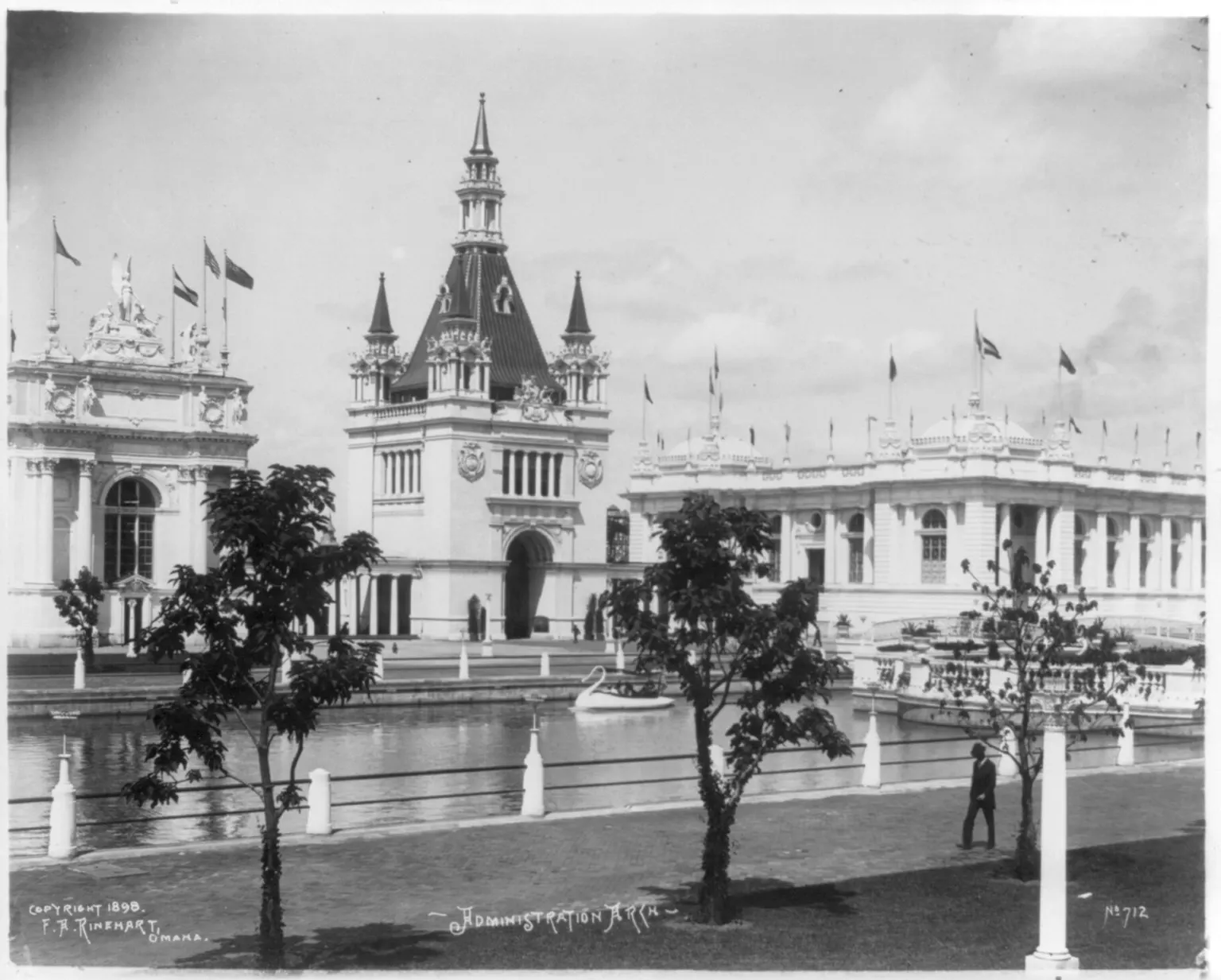 Arch of States: Trans-Mississippi and international exposition, Omaha, Neb.)- Administration Arch LCCN2004668245