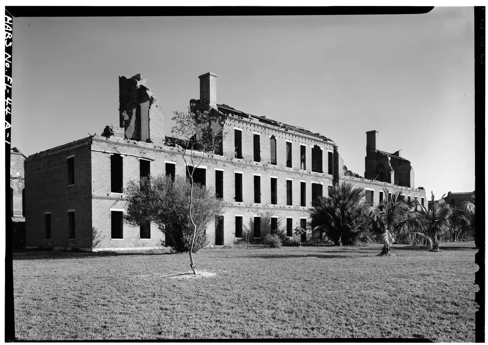 Fort Jefferson: GENERAL VIEW, LOOKING NORTHEAST, ON THE NORTH SIDE OF THE FORT - Fort Jefferson, Enlisted Men's Barracks I, Garden Key, Key West, Monroe County, FL HABS FLA,44- ,1F-1