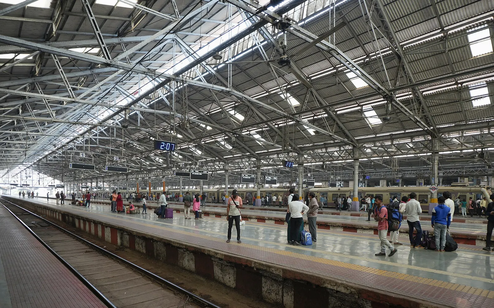 Chhatrapati Shivaji Maharaj Terminus: Mumbai - Chhatrapati Shivaji Terminus Tracks