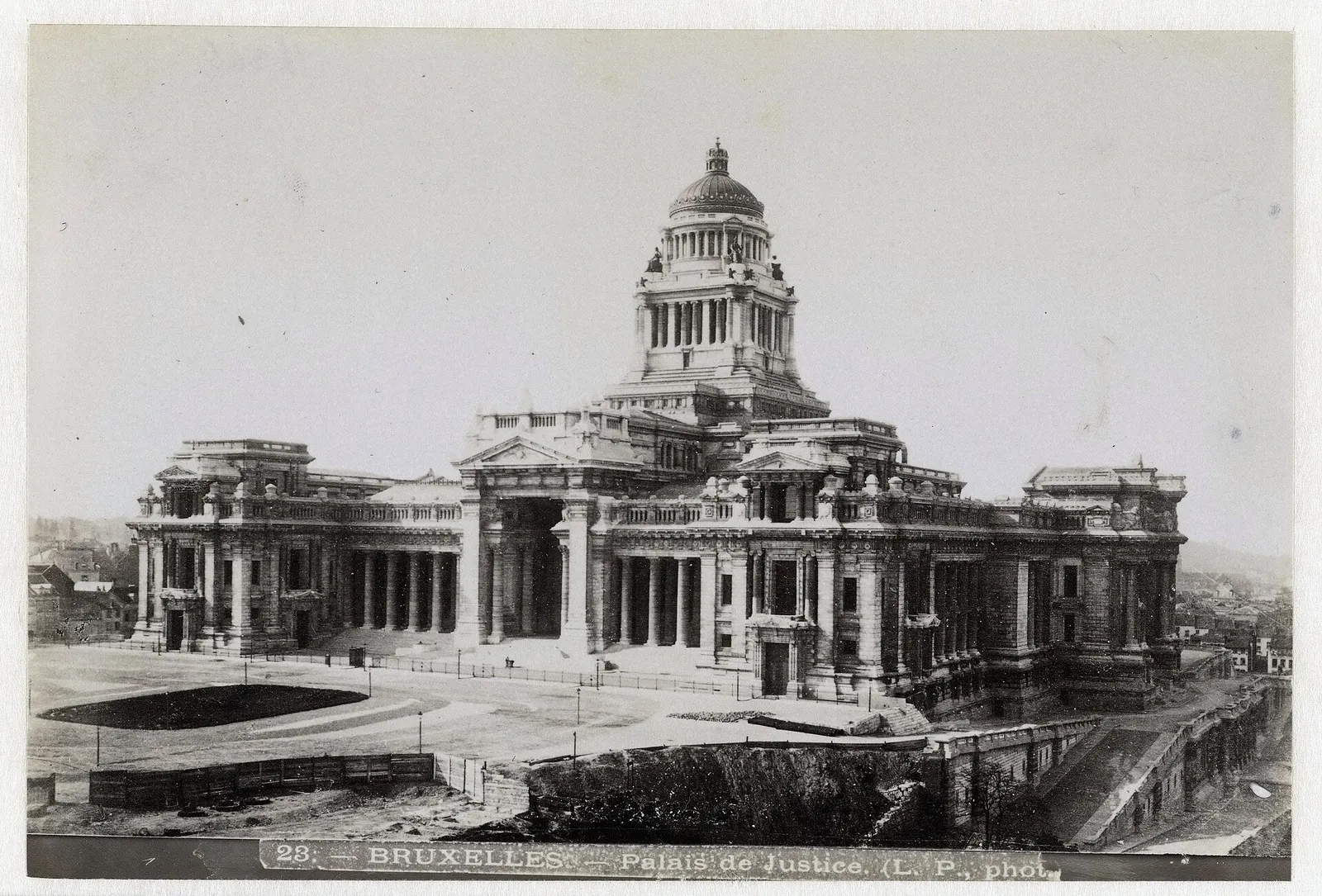 Palais de Justice: 23. – Bruxelles — Palais de Justice. (L.P. photo)