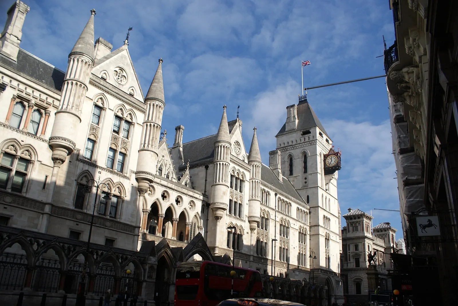 Royal Courts of Justice: View of the Royal Courts of Justice from the Strand ^6 - geograph.org.uk - 5164661