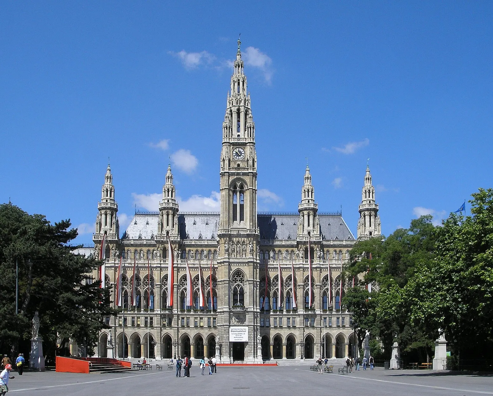 Vienna City Hall (Rathaus): Rathaus Vienna June 2006 165