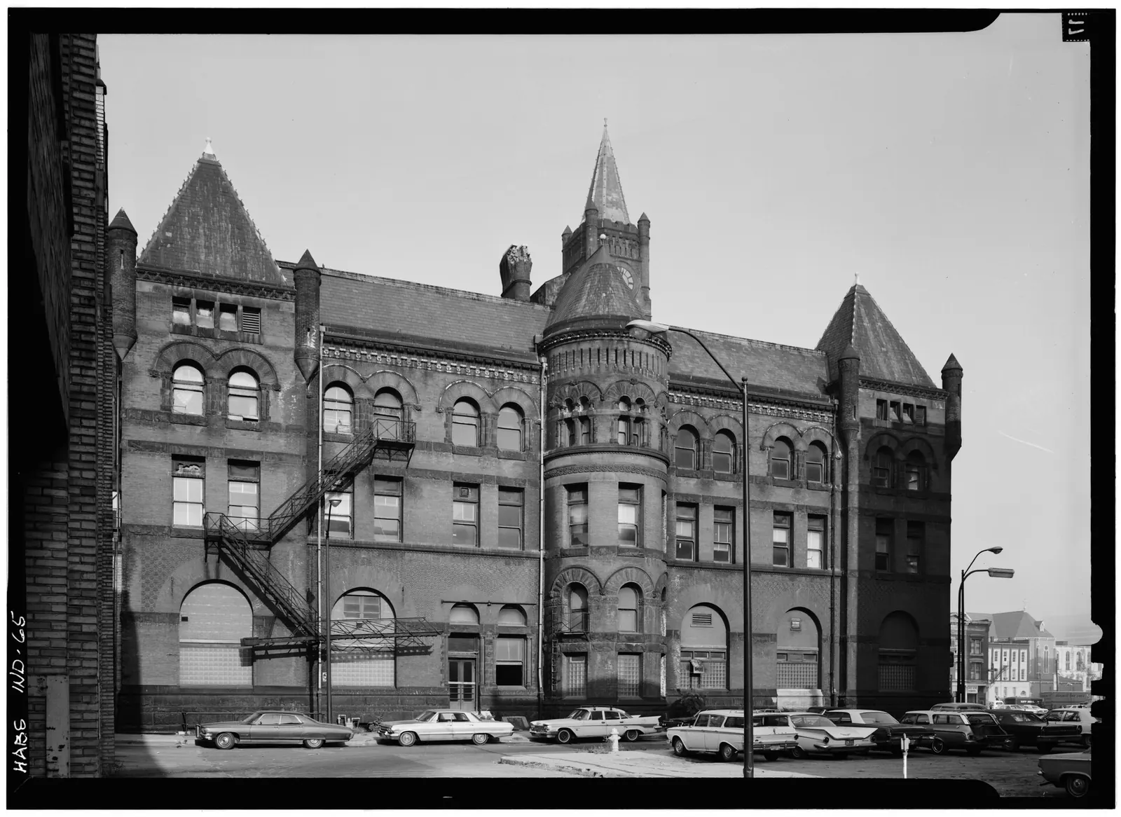 Union Station: August 1970 GENERAL VIEW OF EAST SIDE - Union Station, Jackson Place and Illinois Street, Indianapolis, Marion County, IN HABS IND,49-IND,20-7
