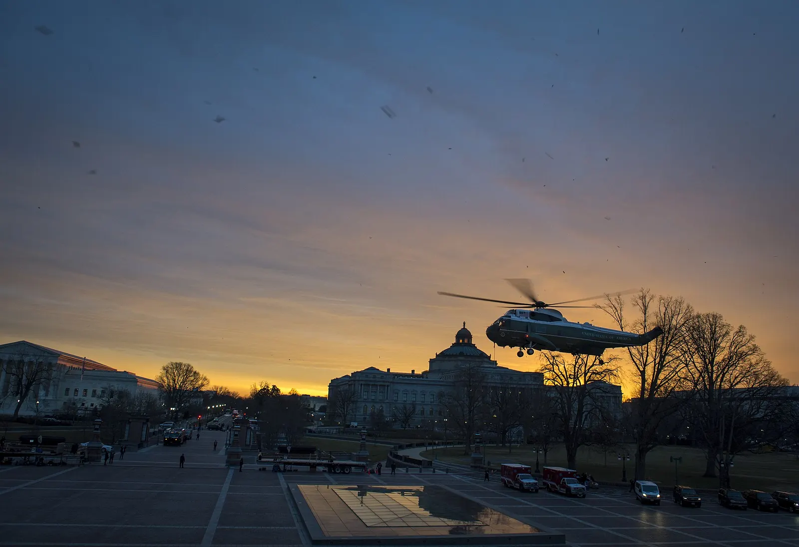 Library of Congress (Thomas Jefferson Building): Marine One 170120-D-NA975-0122