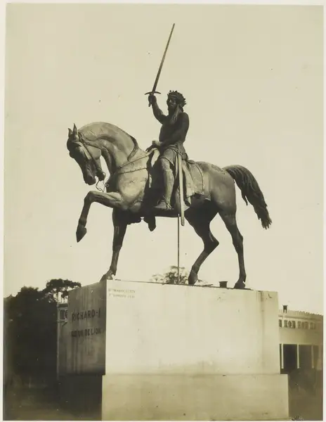 Marochetti's Richard the Lionheart statue outside the Crystal Palace, 1851