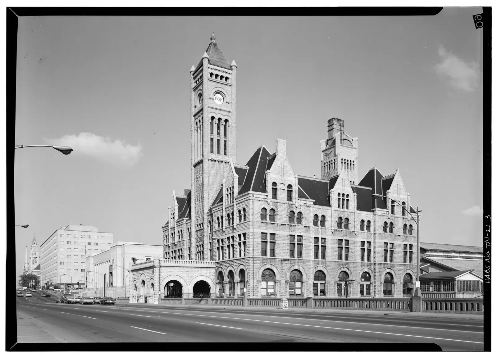 Union Station: West front and south side - Union Station, 1001 Broadway, Nashville, Davidson County, TN HABS TENN,19-NASH,19-3