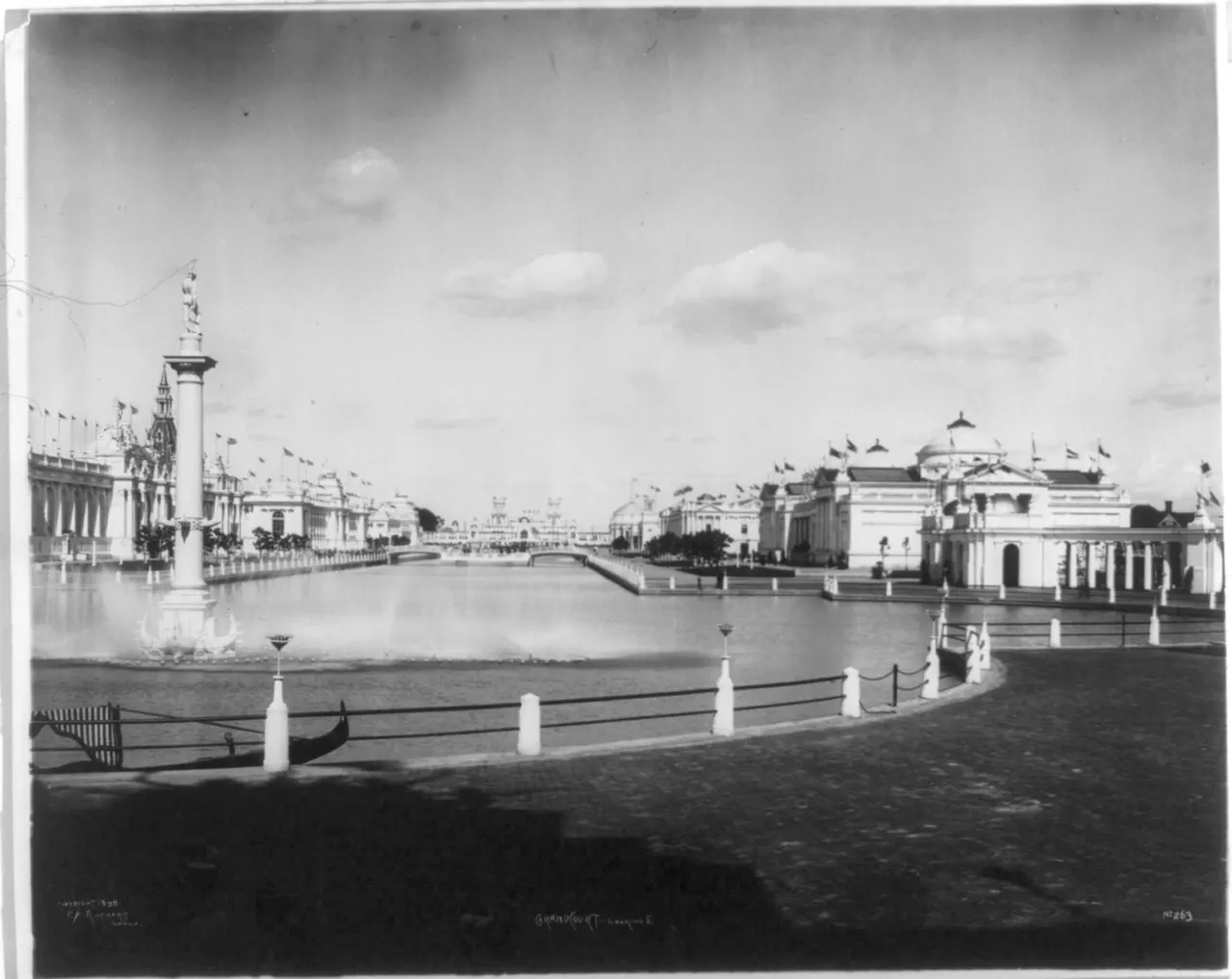 Trans-Mississippi and International Exposition: Grand Court - looking east, (Trans-Mississippi and international exposition, Omaha, Nebraska) LCCN2004668239