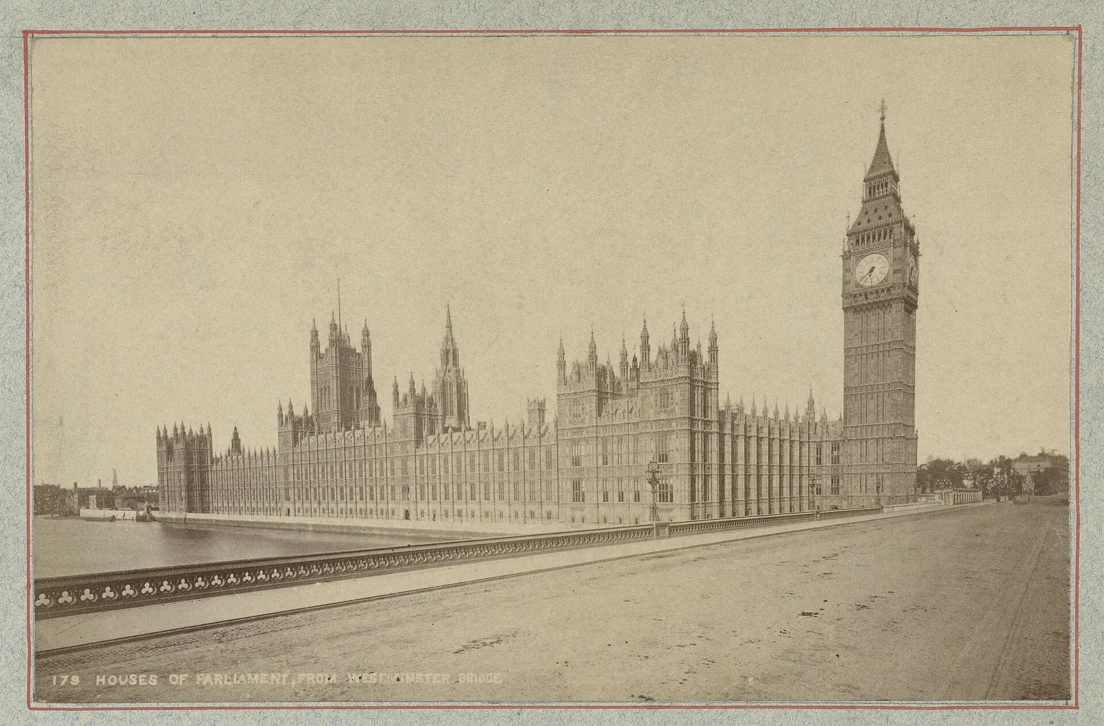 Palace of Westminster: Parlementsgebouwen in Londen Houses of Parliament, from Westminster Bridge (titel op object), RP-F-F01853-A