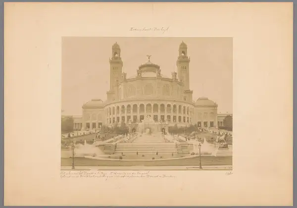Voorgevel van het Palais du Trocadéro te Parijs