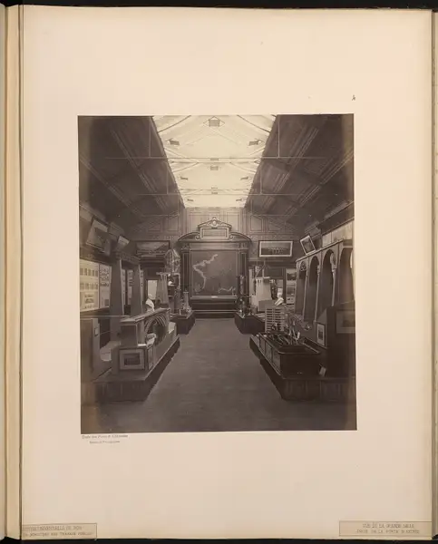 Pavillon du Ministère des Travaux Publics - Vue de la grande salle prise de la porte d'entrée - Atelier photographique de l'Ecole des Ponts et Chaussées
