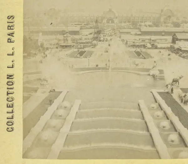 Gezicht op de Champ-de-Mars tijdens de Wereldtentoonstelling van 1878 Vue générale du Champ de Mars Exposition universelle 1878 (serietitel op object)