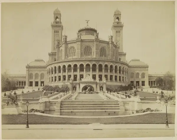 Exterieur van het Palais du Trocadéro in Parijs PARIS. Le Palais du Trocadéro
