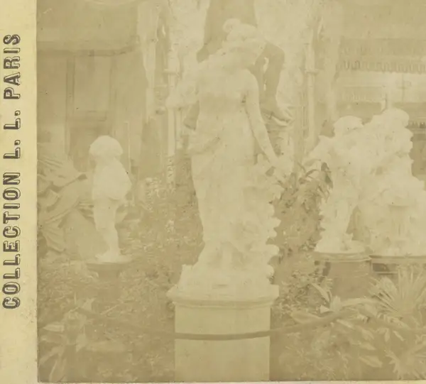Beeldengroep in het Italiaanse paviljoen op de Wereldtentoonstelling van 1878 Grande Galerie Italienne Exposition Universelle 1878 (serietitel op object)