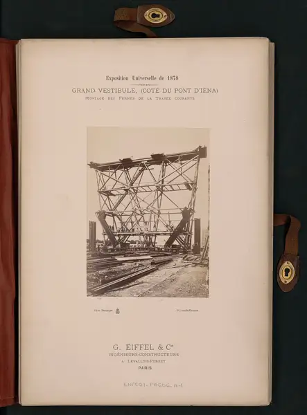 Exposition Universelle de 1878. Grand vestibule (côté du pont d'Iéna) - Montage des fermes de la travée courante - Fernique, Albert