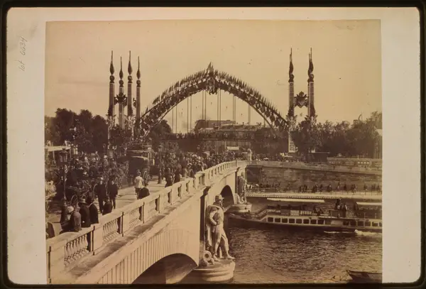 Crowds crossing the Pont de l'Alma toward the Alma footbridge, Paris Exposition, 1889