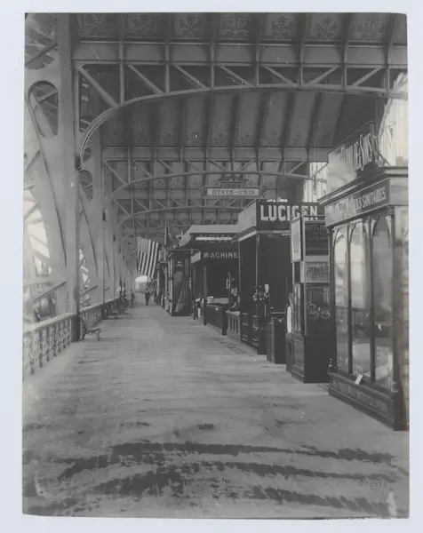 First-floor gallery of the Galerie des Machines, United States exhibits