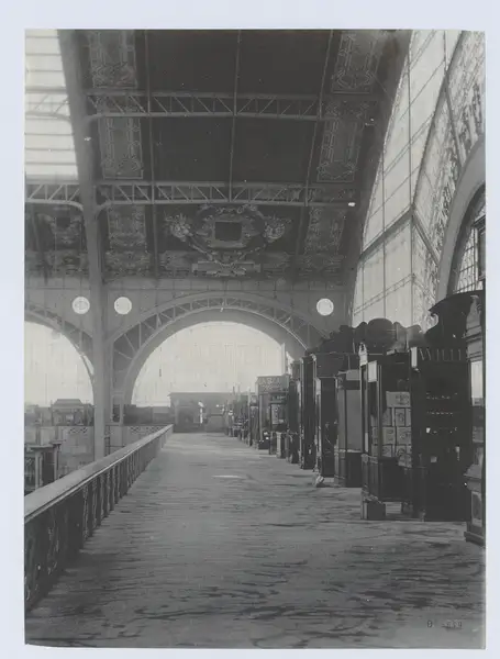 First-floor gallery of the Galerie des Machines, left side