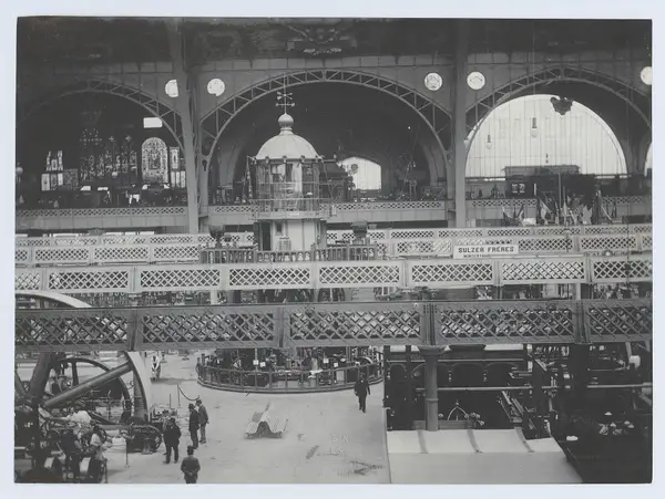 The central lighthouse in the Galerie des Machines
