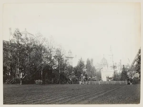 Great lawn with the Liberal Arts palace, the Eiffel Tower and pavilions