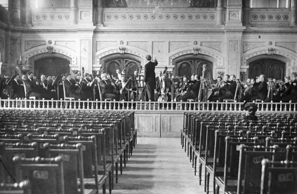 Robert Kajanus conducting the Helsinki Philharmonic Orchestra for a practice of their farewell concert before the 1900 European tour