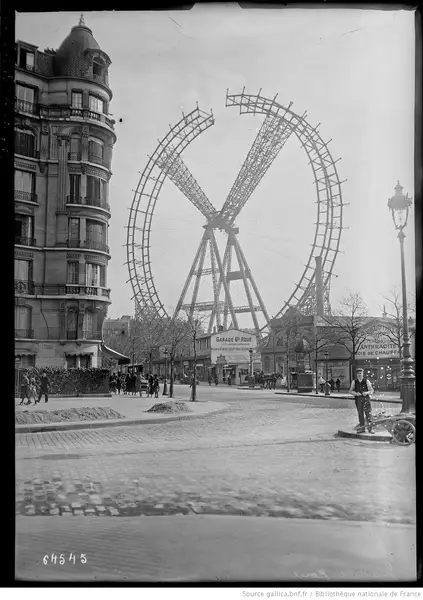 Grande roue 74 avenue de Suffren, en cours de démontage