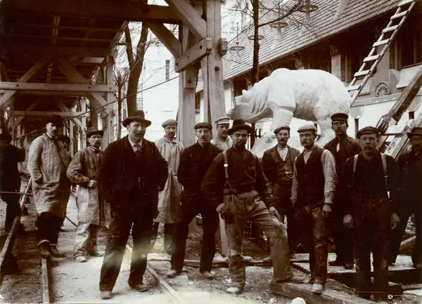 Photographs of the Finnish pavilion at the 1900 Paris Exposition - Construction