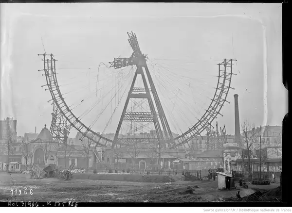 La grande roue de Paris en cours de démontage