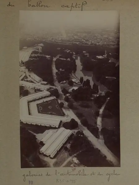 [Collection Jules Beau. Photographie sportive] : T. 12. Années 1899 et 1900 / Jules Beau : F. 6. Vue de l Exposition de Vincennes, prise du ballon captif, 1900 