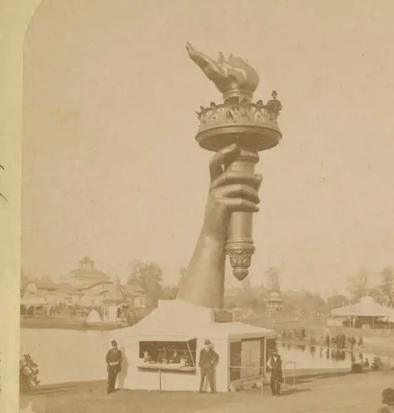 Colossal hand and torch Liberty