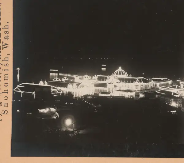 Electrical illumination from Willamette Heights, Lewis & Clark exposition, Portland