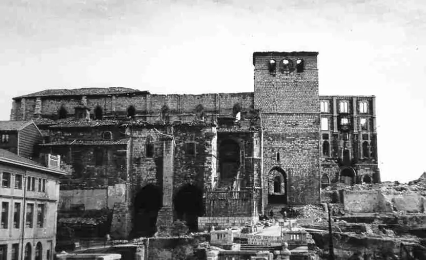 1941 Santander fire, 1941: Catedral de Santander tras el incendio de 1941