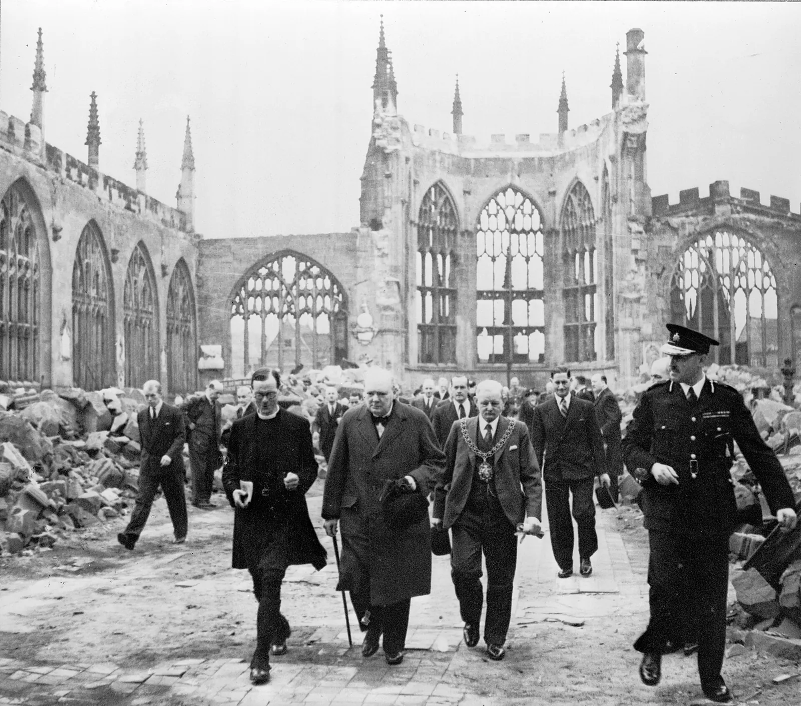 Coventry Blitz, Before: Winston Churchill at Coventry Cathedral cph.3a18421