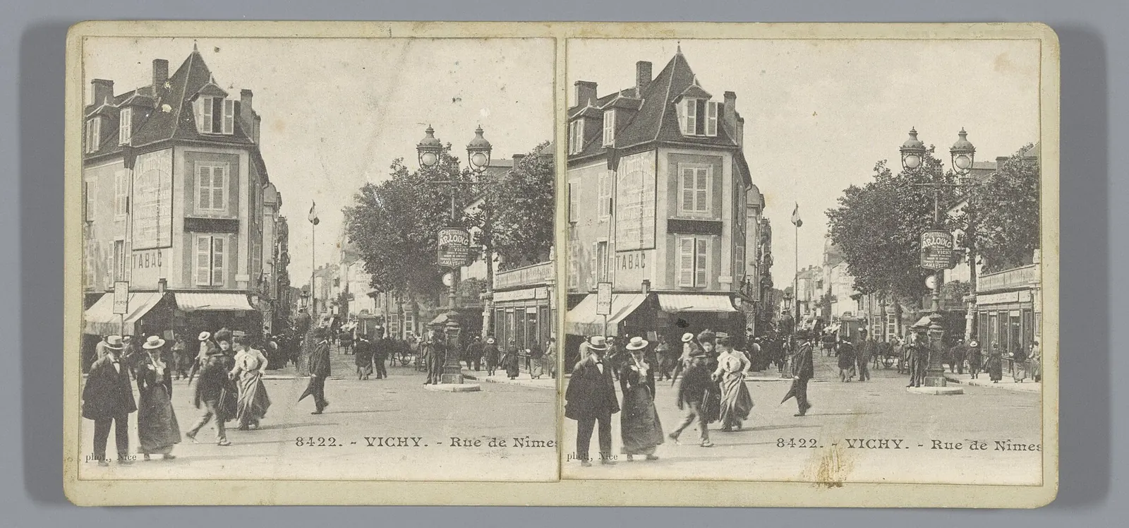 Rijksmuseum: Gezicht op de Passage de Nîmes in Vichy Vichy.-Rue de Nîmes (titel op object), RP-F-F06620