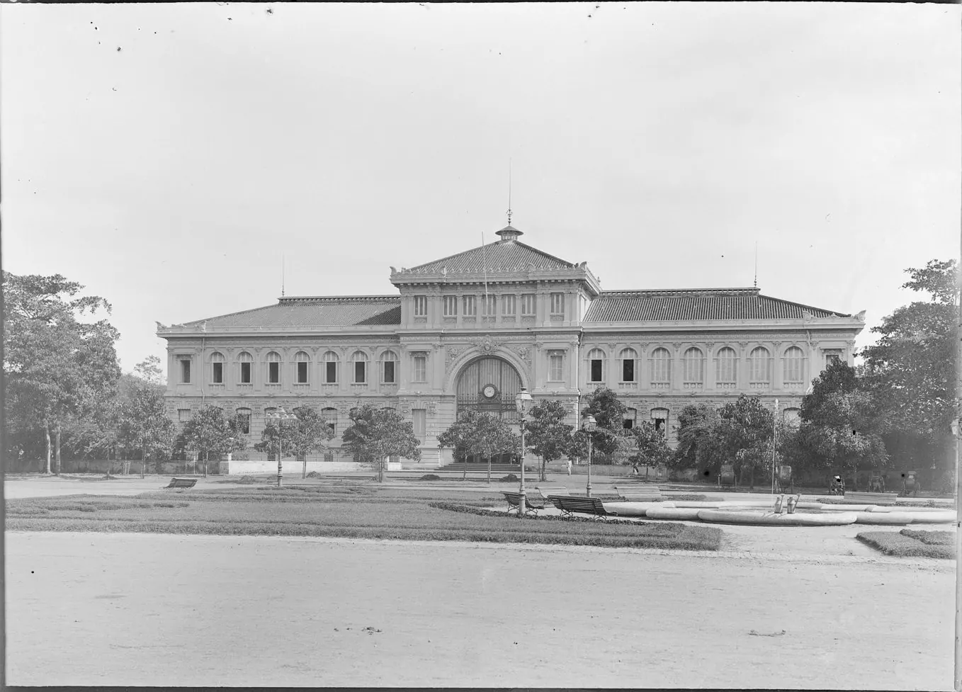 Saigon Central Post Office: Cochinchine Saïgon La poste - (...)Salles André btv1b530132026