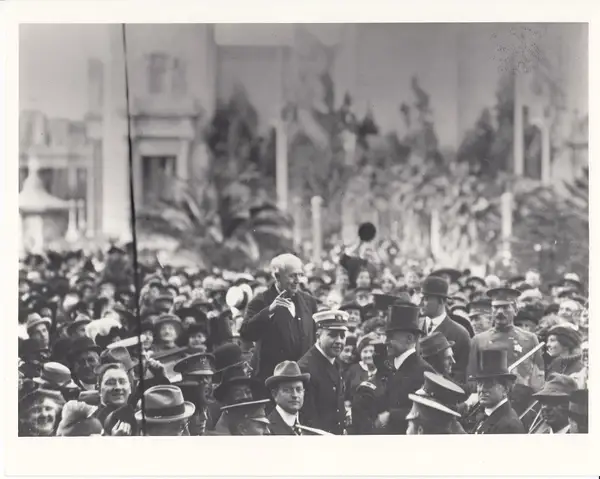 Thomas Edison in crowd at Panama-Pacific Exposition. (11ecdd83e158467e819465b814b63824)