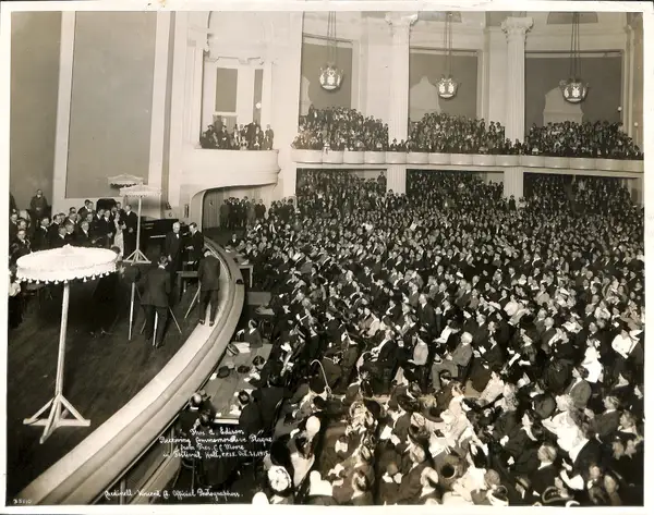 Thomas Edison receiving commemorative plaque from President C.C. Moore of the Panama-Pacific International Exposition in (1f469bd373de4415bb8a1f6687109165)