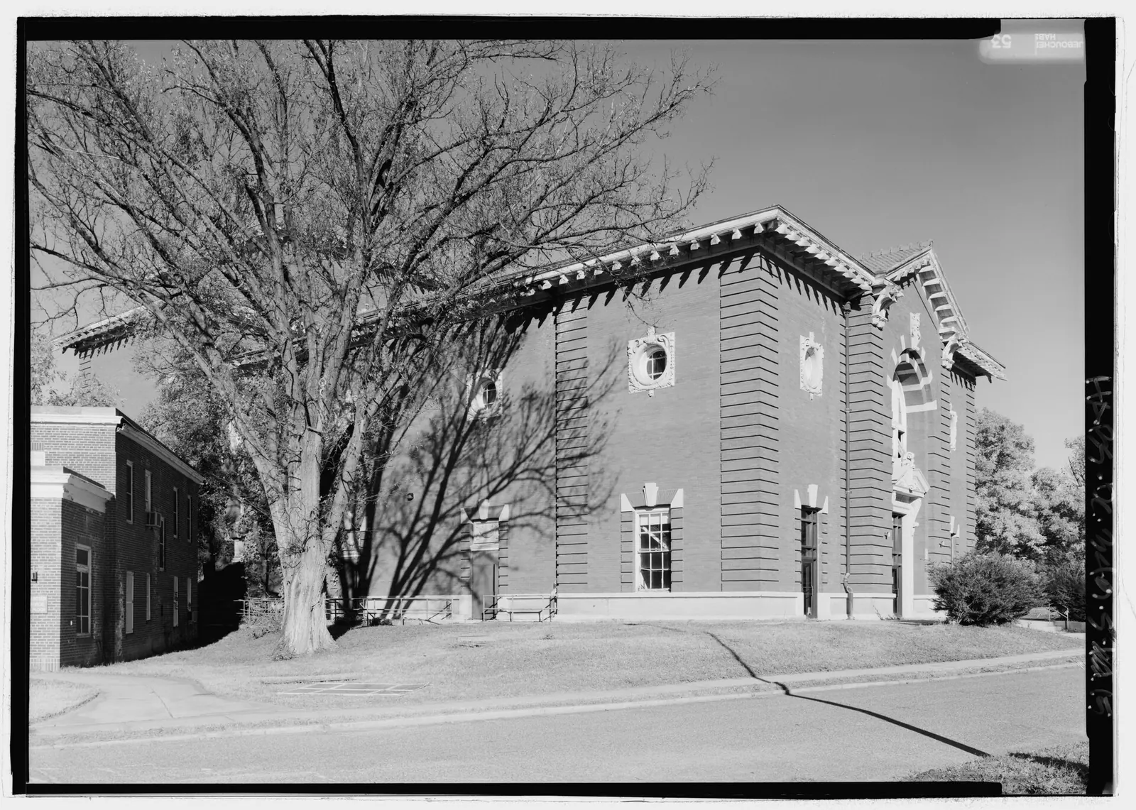 St. Elizabeths Hospital: Perspective view of southwest corner - St. Elizabeths Hospital, Hitchcock Hall, 2700 Martin Luther King Jr. Avenue, Southeast, 588-604 Redwood Street, Southeast, Washington, District HABS DC-349-S-15