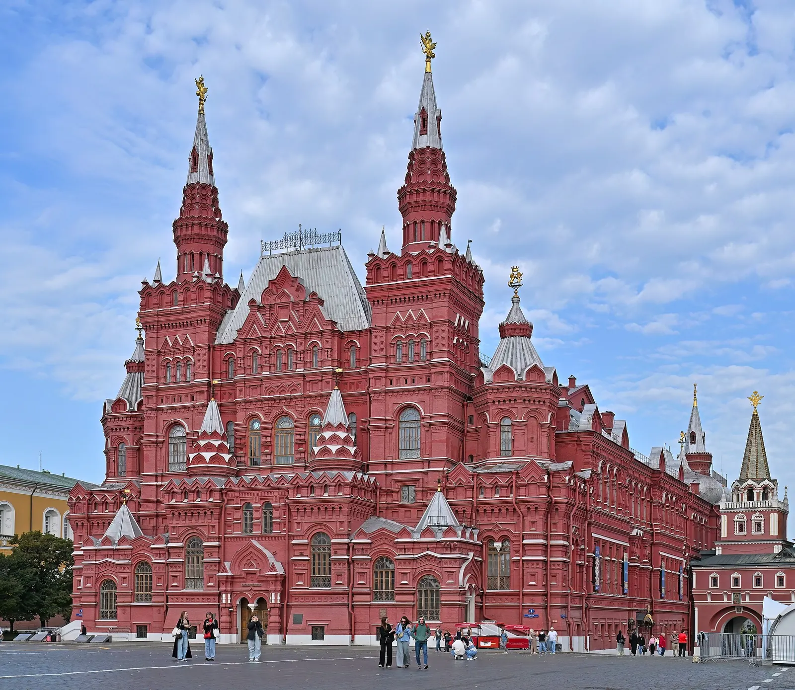 State Historical Museum: Moscow - 2025 - Full side view of the GIM facade