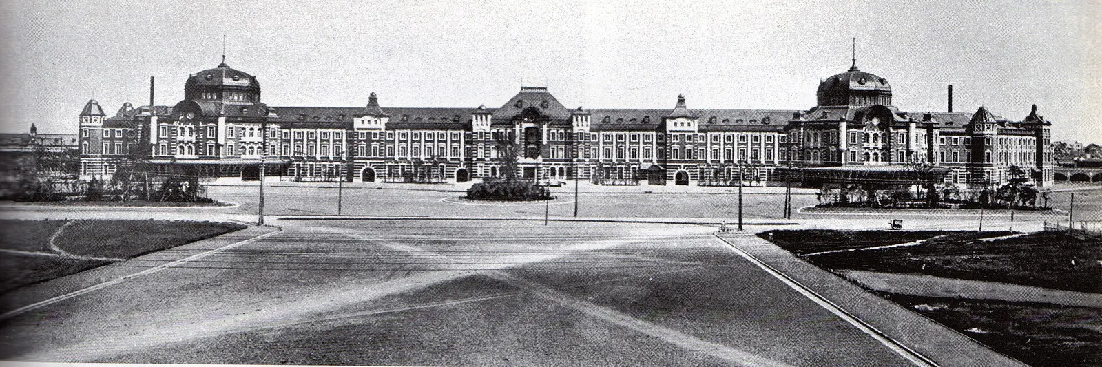Tokyo Station: Tokyo station building front view 1914