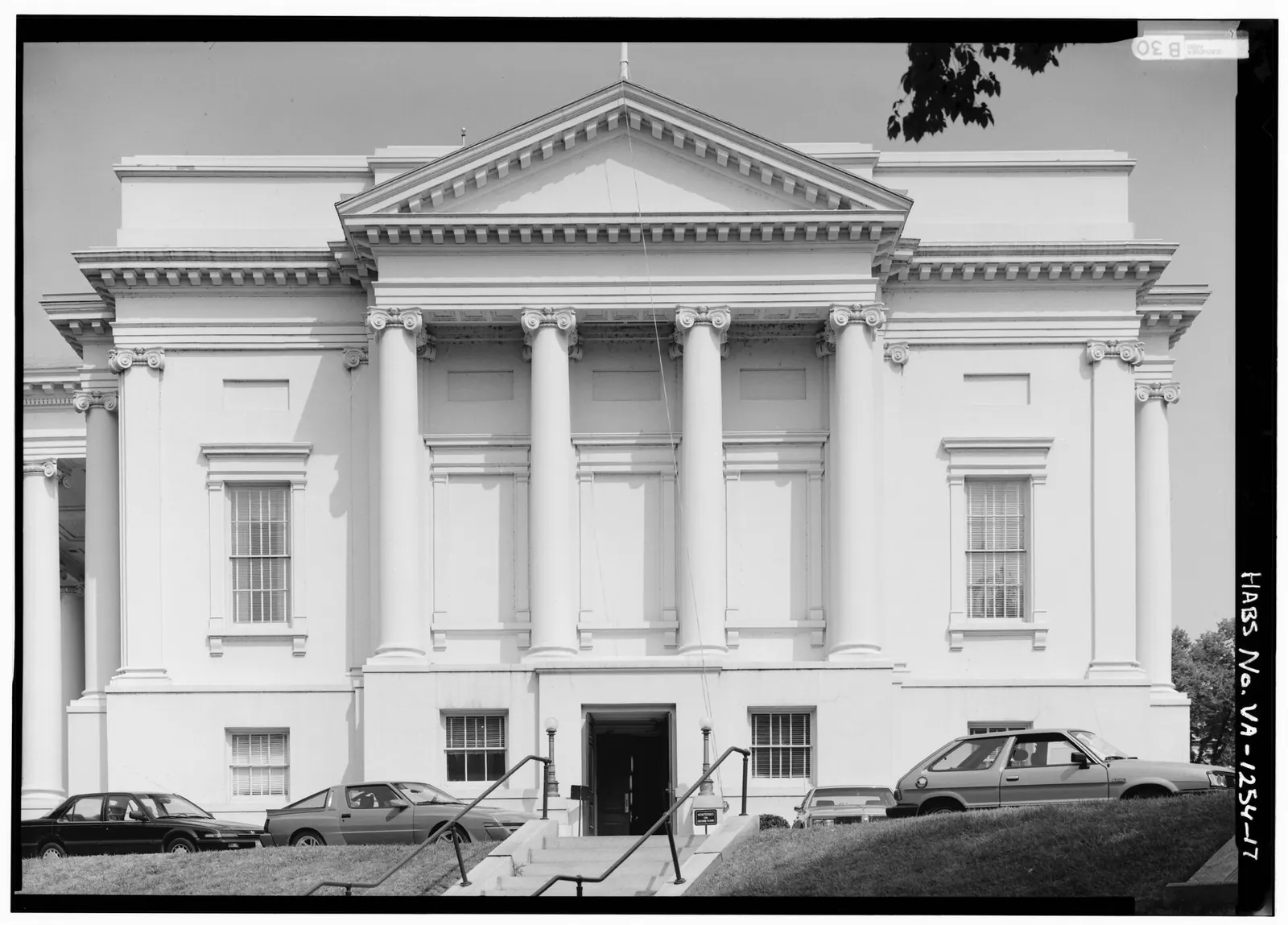West Virginia State Capitol: NORTHEAST FACADE, HOUSE WING AND MAIN BLOCK, LOOKING WEST - Virginia State Capitol, Bank and 10th Streets, Capitol Square, Richmond, Independent City, VA HABS VA,44-RICH,9-17