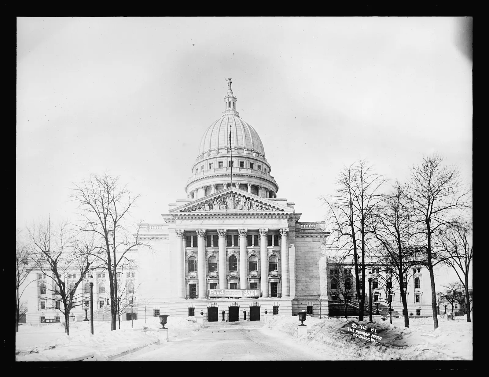 Wisconsin State Capitol: State Capitol Building, Madison, Wisconsin LCCN2016824391